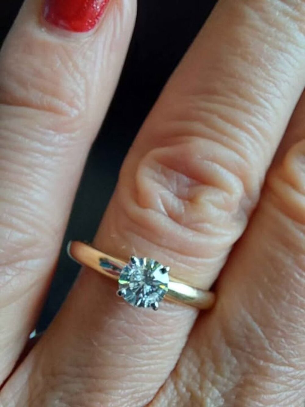 Diamond Solitaire Ring Gold - Picture 4 of 10